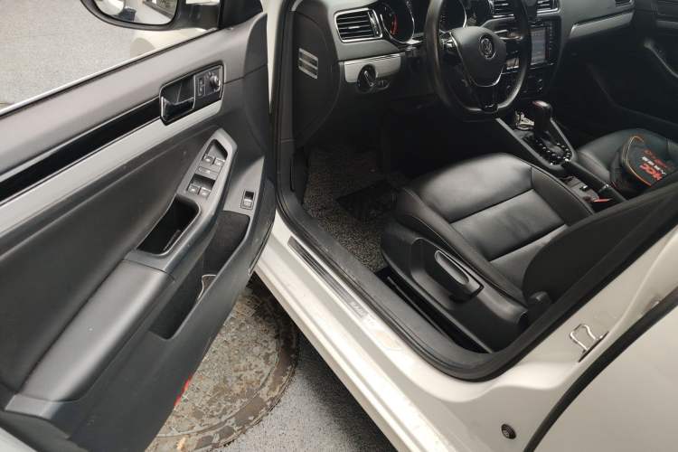 Used Volkswagen Sagitar 2015 1.6L Automatic Comfort Model Driver Seat