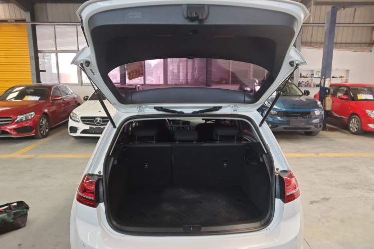 Used Volkswagen Golf 2017 1.6L Automatic Comfort Million-Vehicle Anniversary Edition
