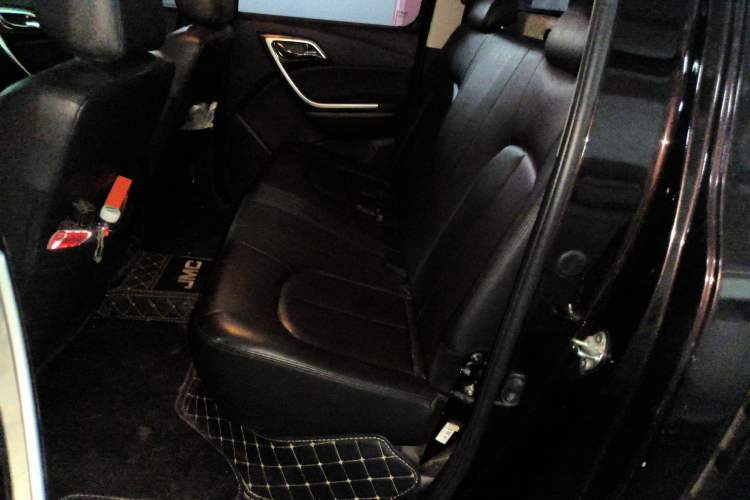 Used JMC Yuhu 3 2018 2.5T Diesel Two-Wheel Drive Advanced Version Standard Wheelbase
