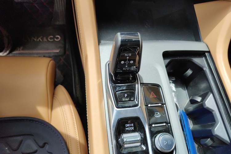 Used Lynk & Co 09 EM-P 2023 2.0TD EM-P Long-Range Version PM 7-Seater Gear Lever