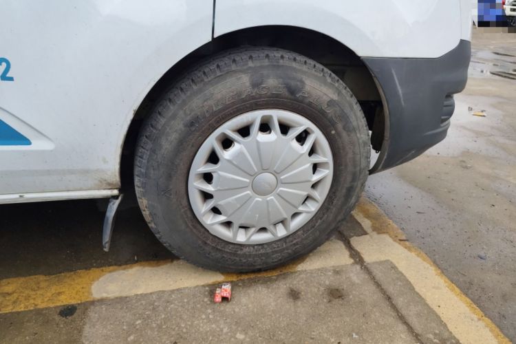 Used Ford Transit 2017 2.0T Diesel Multi-Purpose Commercial Vehicle Mid-Drive Mid-Roof China IV Standard
