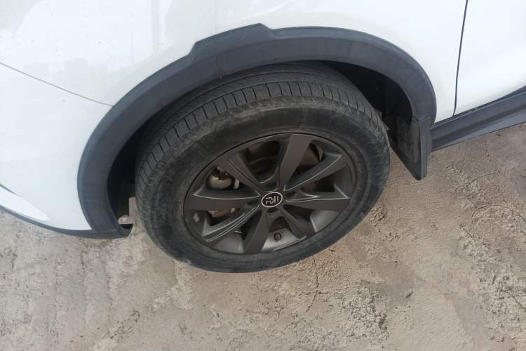 Used BYD Yuan New Energy 2019 EV535 Smart Connect Trendsetting Model Left Front Wheel Hub