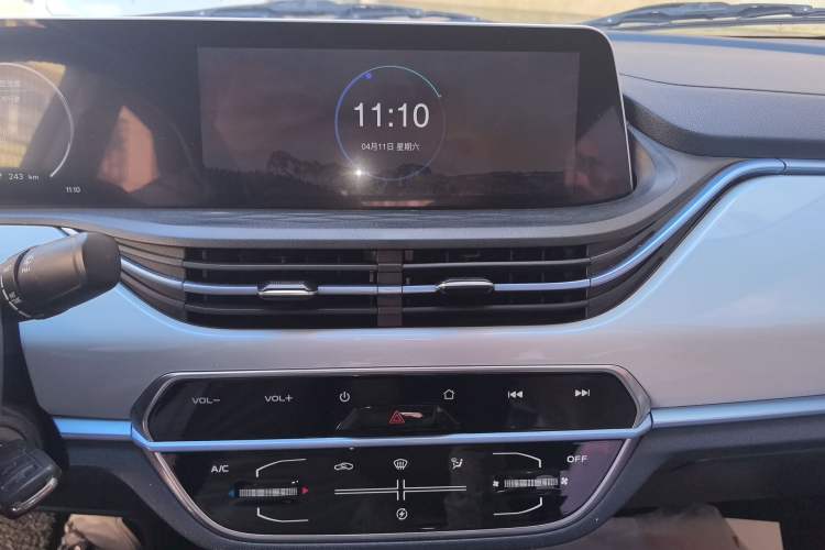 Used CHANGAN Benni E-Star 2022 Charming Edition Colorful Model Lithium Iron Phosphate Audio And AC Panel