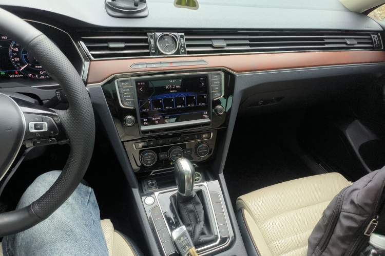 Used Volkswagen Magotan 2018 380TSI DSG Flagship Edition Audio And AC Panel