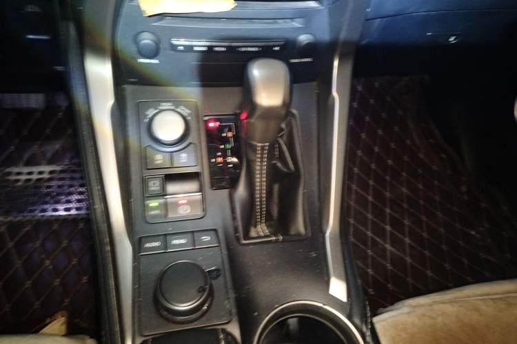 Used Lexus NX 2015 200T All-Wheel-Drive Fēngshàng Edition Gear Lever