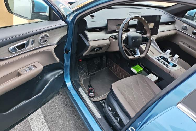 Used Chery Tiggo 8 PLUS C-DM 2025 1.5T 116 km Prestige Version 5 Seats Driver Seat