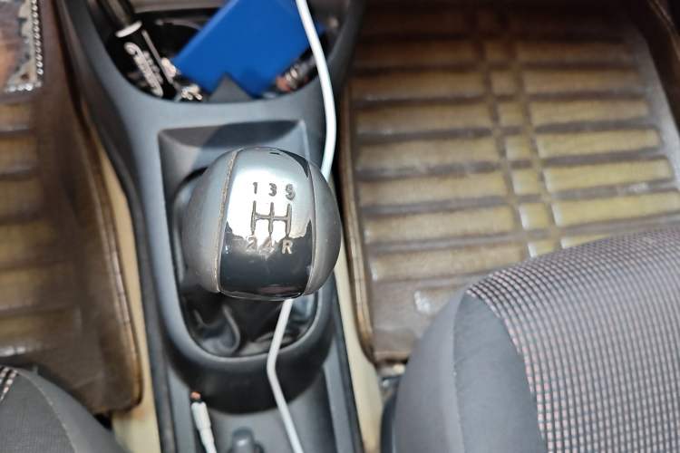 Used Nissan Livina 2010 Jingrui Edition 1.6L Manual Standard Model Gear Lever