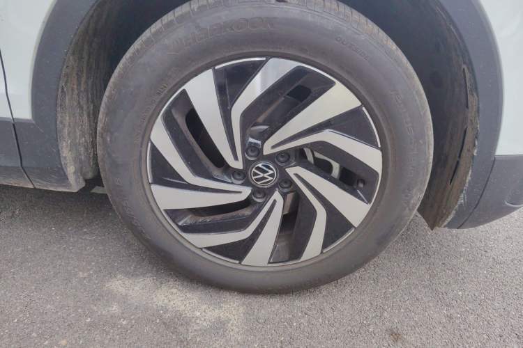 Used Volkswagen Tiguan L 2024 Outstanding Model 300TSI Automatic Two-Wheel Drive Longteng Edition Right Front Wheel Hub