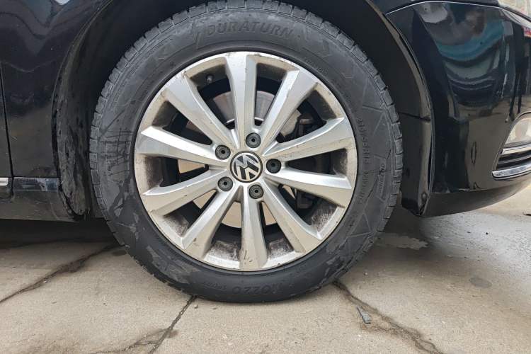Used Volkswagen Magotan 2013 1.8TSI Luxury Model Right Front Wheel Hub