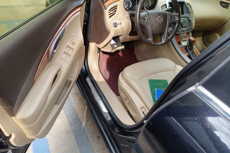 Used Buick LaCrosse 2011 2.4L SIDI Luxury Edition Driver Seat