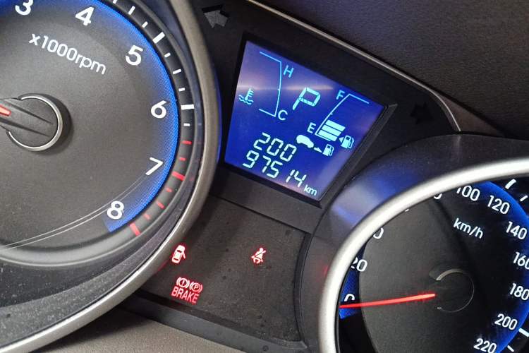 Used Hyundai ix35 2010 2.0L Automatic Two-Wheel Drive New Edition GL Odometer Close Up