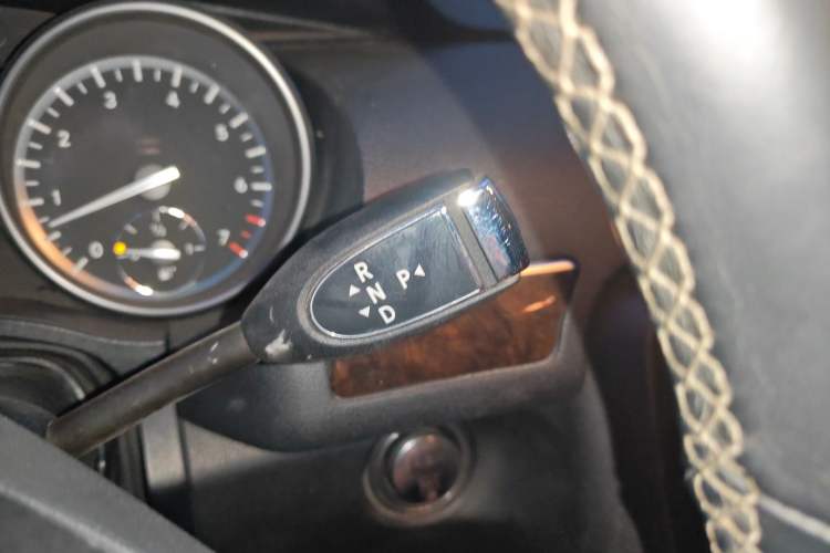 Used Mercedes-Benz R-Class 2010 R 500 L 4MATIC Grand Edition
