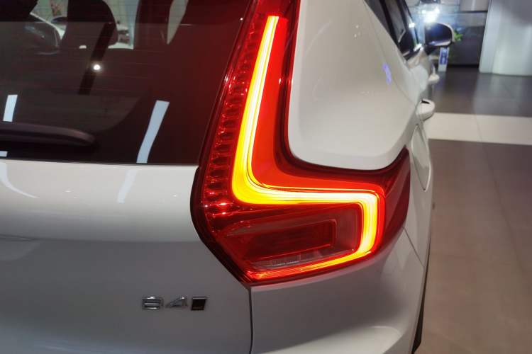 Used Volvo XC40 2024 B4 4x4 Smart Luxury Edition