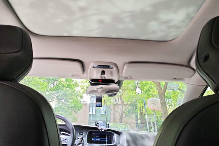 Used Volvo V40 2013 2.0T Zhiya Edition
