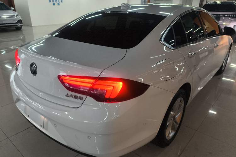 Used Buick Regal 2017 20T Luxury Model Rear Right 45 Deg