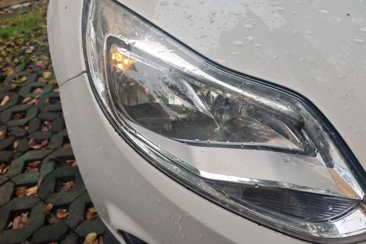 Used Ford Focus 2012 Hatchback 1.6L Automatic Comfort Model Right Front Headlight