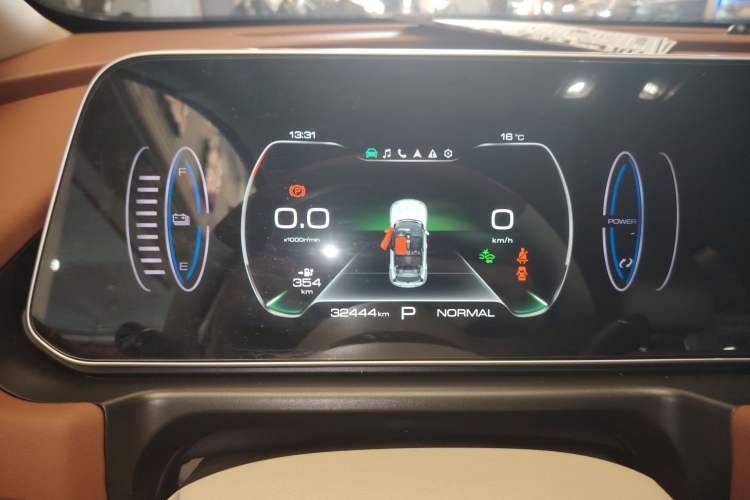 Used ORA Good Cat 2023 401 km Standard Range Premium Version Lithium Iron Phosphate
