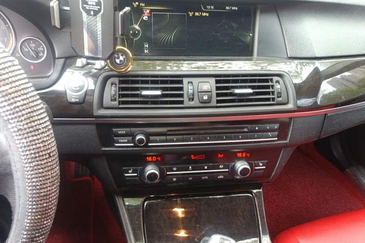 Used BMW 5 Series 2013 525Li Luxury Model Audio And AC Panel