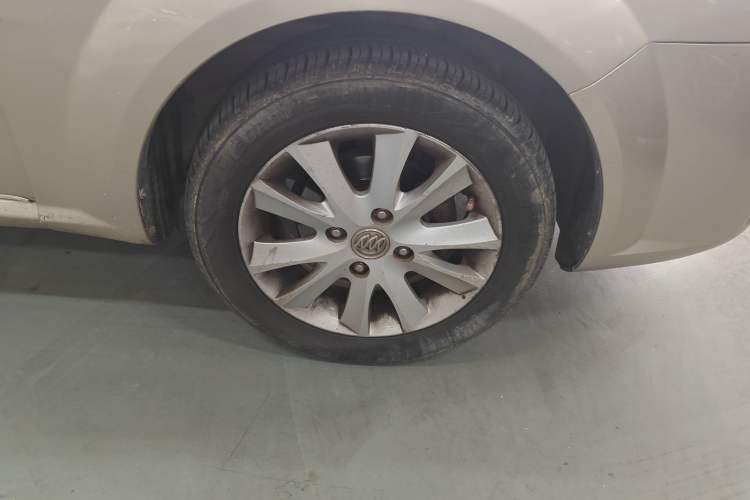 Used Buick Excelle 2013 1.5L Automatic Luxury Model Right Front Wheel Hub