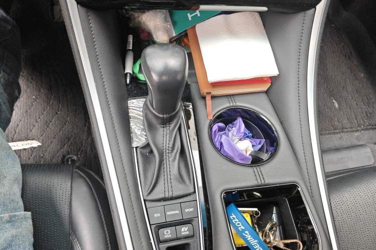 Used Toyota Avalon 2022 Dual-Engine 2.5L Luxury Edition Gear Lever