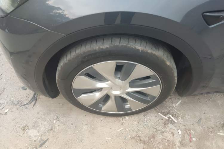 Used Tesla Model Y 2022 Long-Range All-Wheel-Drive Version Left Front Wheel Hub