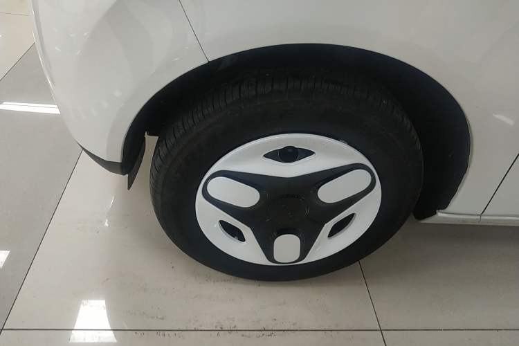 Used Geely Galaxy Panda 2025 210 km – Yuanqi Bear Left Front Wheel Hub