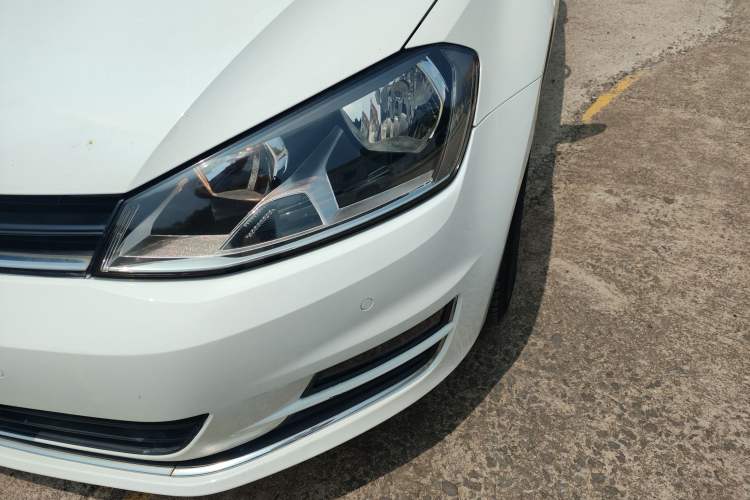 Used Volkswagen Golf 2017 230TSI Automatic Comfort Edition – Celebrating Milestone of One Million Units Left Front Headlight