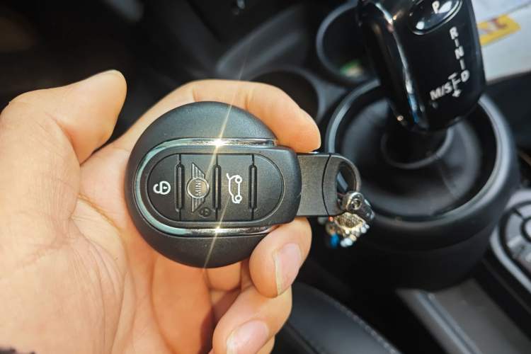 Used MINI 2022 1.5T COOPER Classic Edition