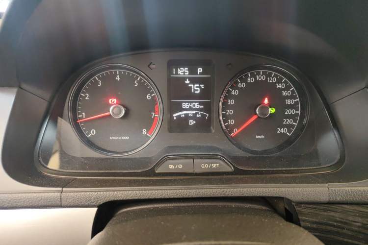 Used Volkswagen Lavida 2013 Revised Classic 1.6L Automatic Fashion Edition Odometer Close Up