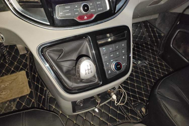 Used JAC Refine M4 2016 2.0L Manual Luxury Version