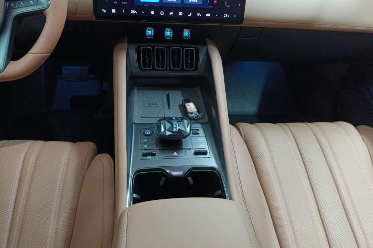 Used BYD Song L EV 2025 Intelligent Driving Version 662 km LiDAR Excellence Edition Gear Lever