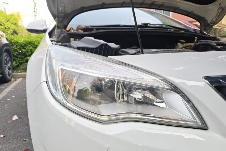 Used Buick GT 2014 XT 1.6L Automatic Fashion Edition Right Front Headlight