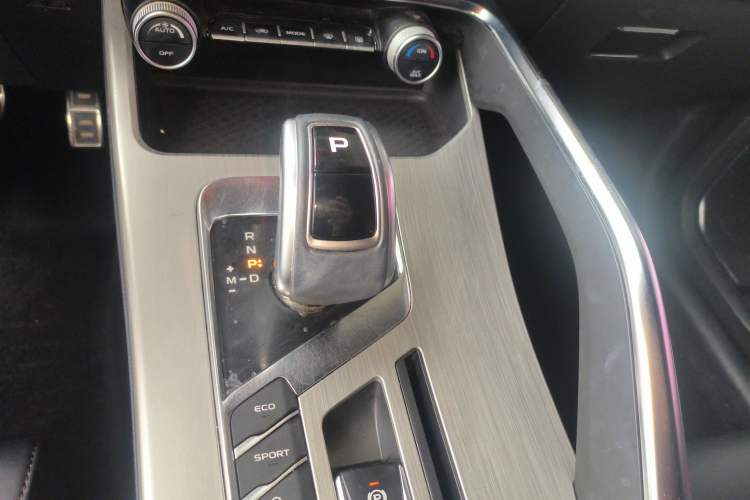 Used Geely Auto Coolray 2019 Sport Model 260T DCT Battle China V Standard Gear Lever