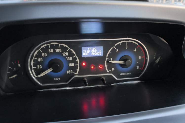 Used SAIC MAXUS Xintu V80 2014 2.5T Aotuntong Long Wheelbase Mid-Roof Model Instrument Cluster