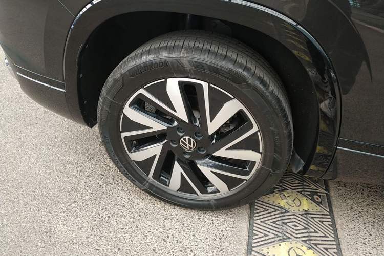 Used Volkswagen Tayron 2023 Revised Version 380TSI All-Wheel Drive R-Line High-Energy Edition Right Rear Wheel Hub