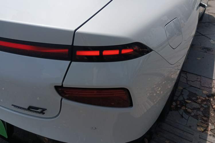 Used XPeng P7 2020 562E Performance Edition Right Rear Taillight