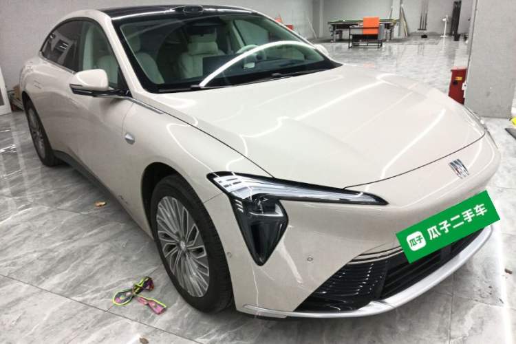 Used Buick L7 2025 Model Aivia