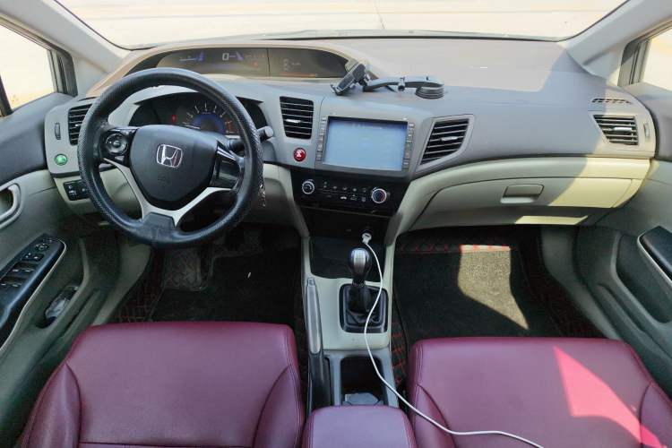 Used Honda Civic 2013 10th Anniversary Edition 1.8L Manual Comfort Version Center Console
