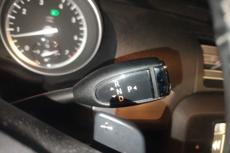 Used Mercedes-Benz R-Class 2014 R 320 4MATIC Business Model
