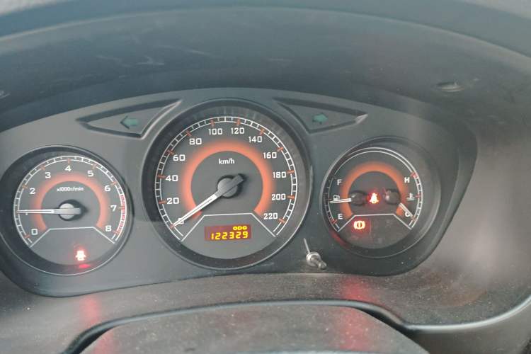 Used Soueast V3 Lingyue 2014 1.5L Manual Smart Edition Odometer Close Up