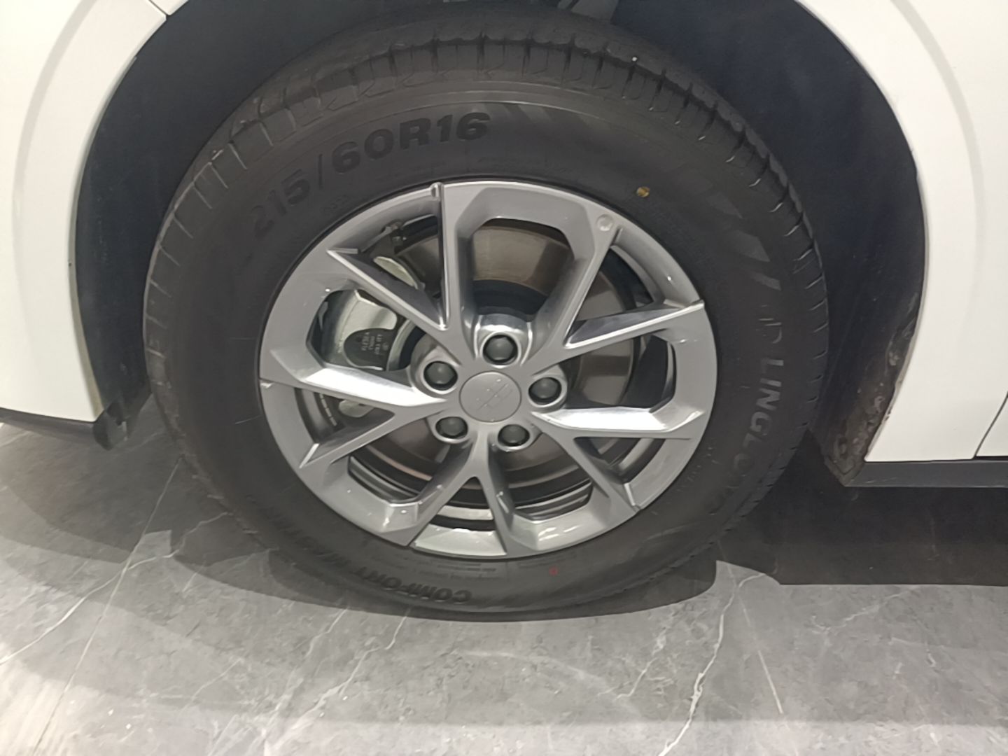 Geely Galaxy L6 2025 EM-i 60km Launch Edition — снимка 10