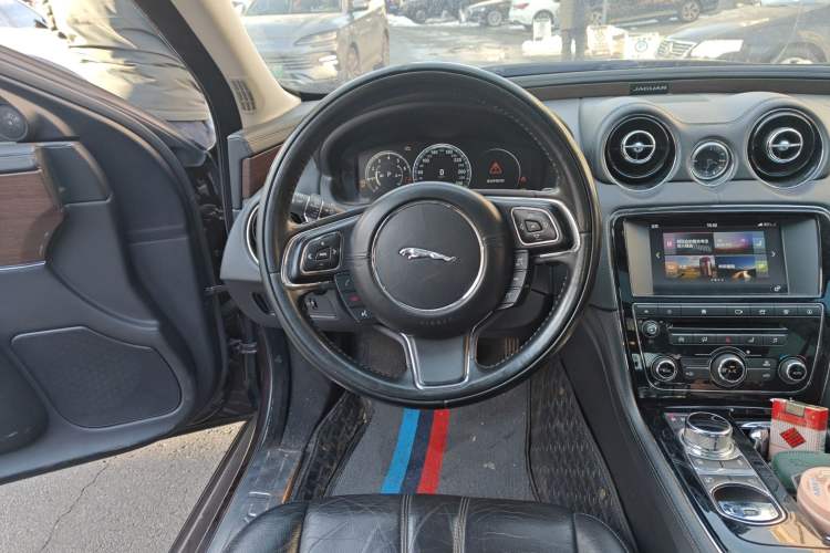 Used Jaguar XJ 2016 XJL 2.0T Two-Wheel-Drive Elegant Business Edition
