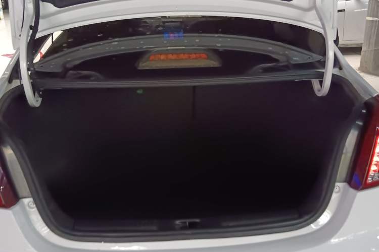 Used Geely Auto Diamond 2016 1.5L Manual Elite Version China IV Standard