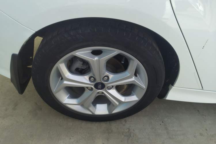 Used Ford Focus 2012 Hatchback 2.0L Automatic Luxury Sport Model
