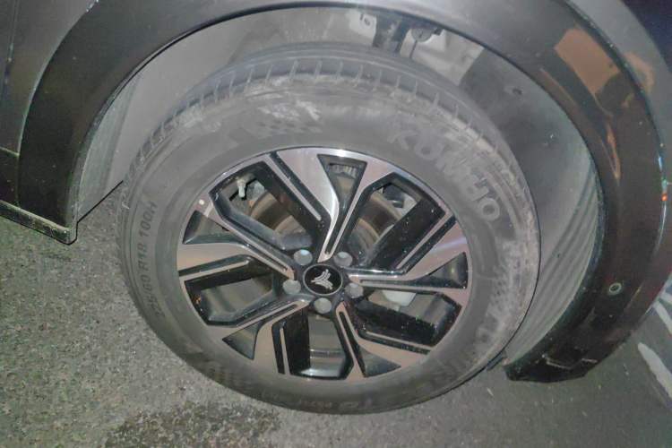 Used NETA U 2022 NETA U-Ⅱ 500 Lithium Iron Phosphate Right Front Wheel Hub