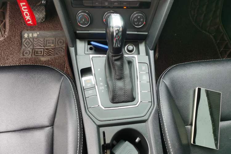 Used Volkswagen Lamando 2021 230TSI DSG Fashion Edition Gear Lever