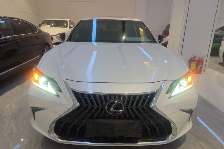 Used Lexus ES 2023 200 Excellence Edition