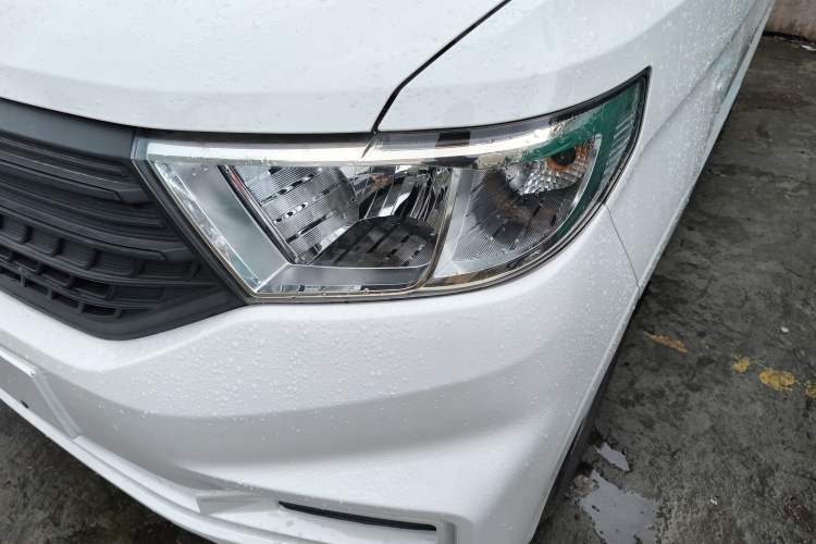 Used Wuling Hongguang V 2022 1.5L Jingqu Edition Electric-Assist LAR Left Front Headlight
