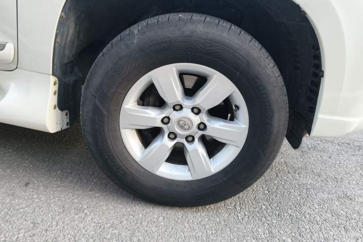 Used Toyota Prado 2016 2.7L Automatic Standard Edition Right Front Wheel Hub