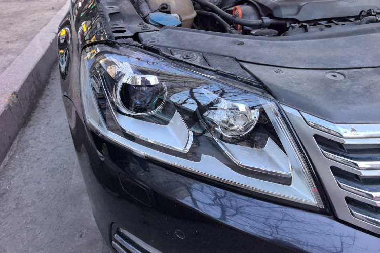 Used Volkswagen Magotan 2012 1.8TSI Prestige Model Right Front Headlight